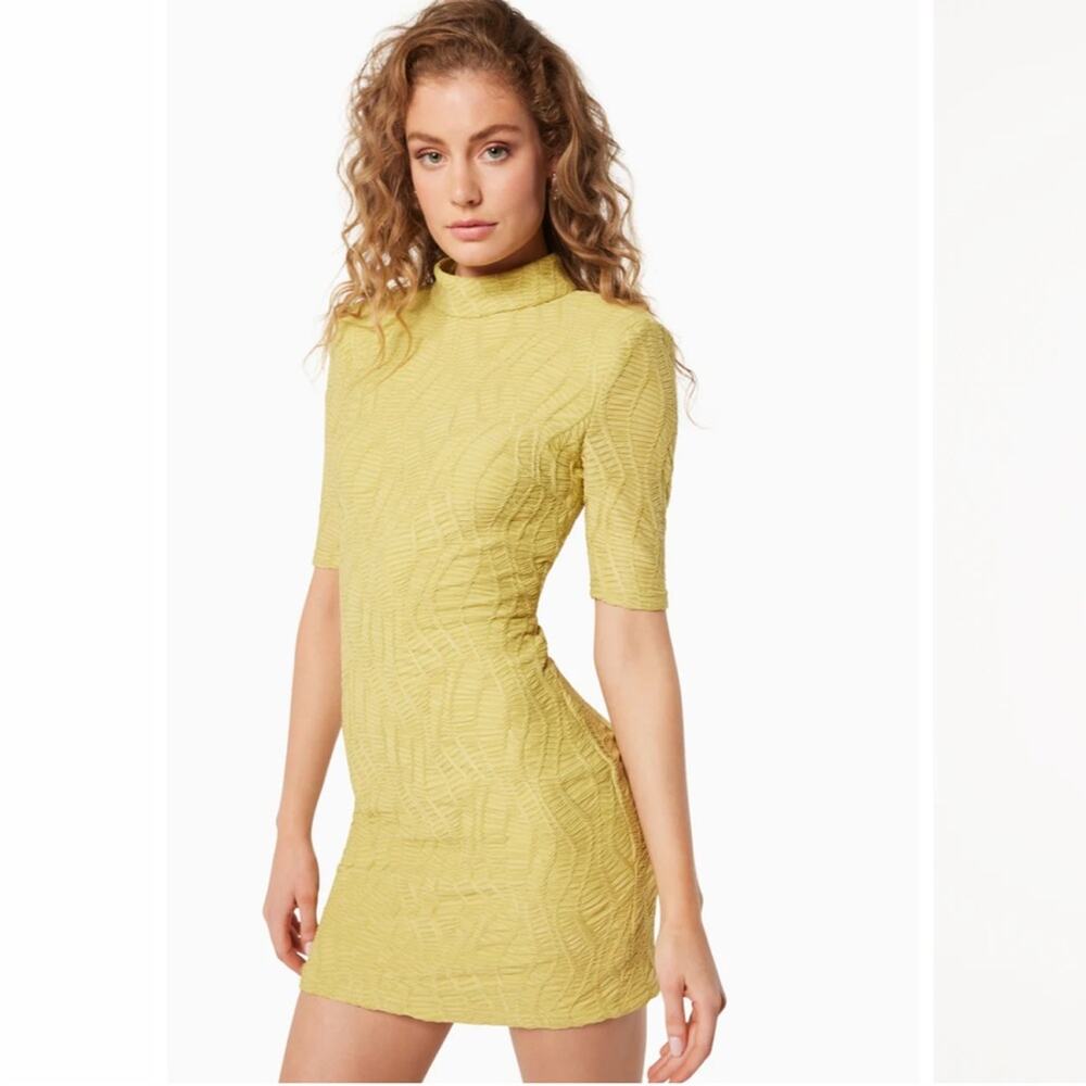 Elliatt Imaginative Dress Pistachio Green Womens XS NWT Textured Mini Statement